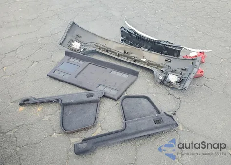 2014 Audi A8 Quattro z USA, uszkodzony, nr VIN WAUAGAFD3EN009282